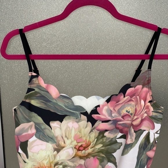 Ted Baker
Cernia Painted Posie Scalloped Camisole - Picture 5 of 16